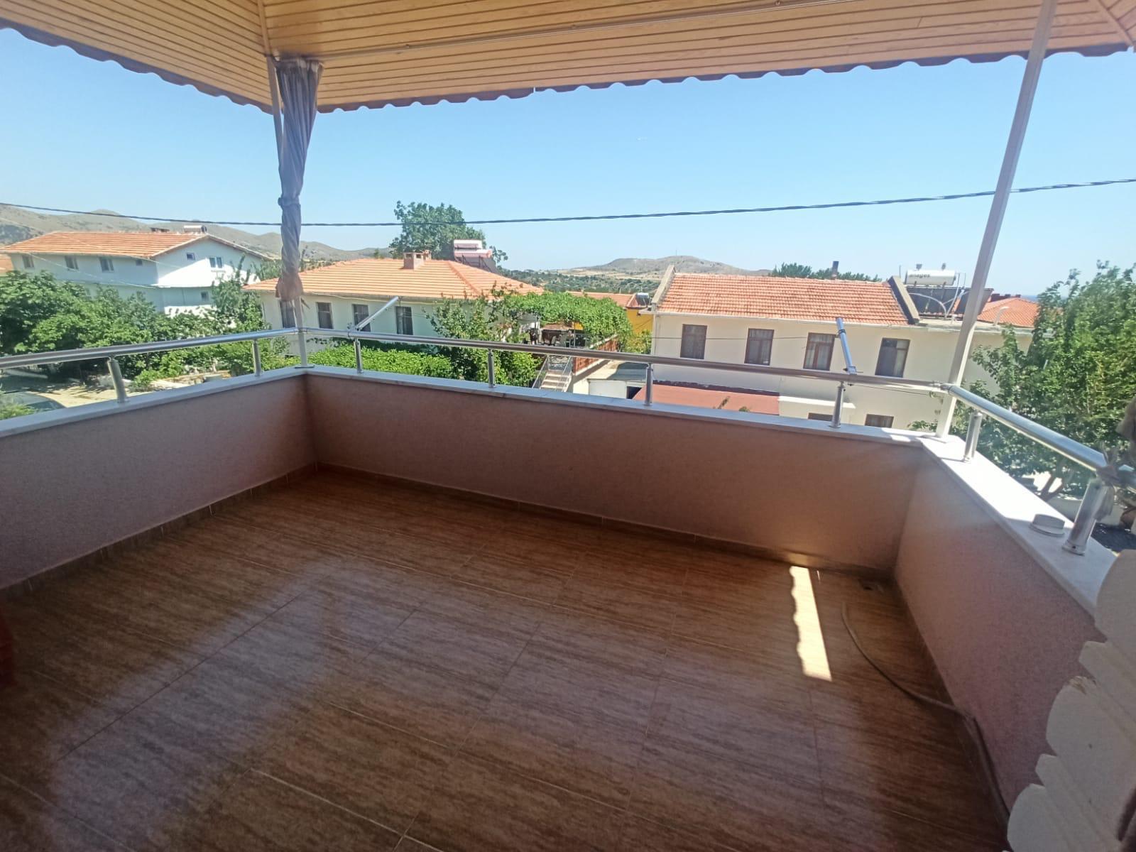 Geniş ve manzaralı balkon